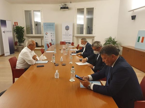 VACCINI. CONFAPI INCONTRA SINDACATI